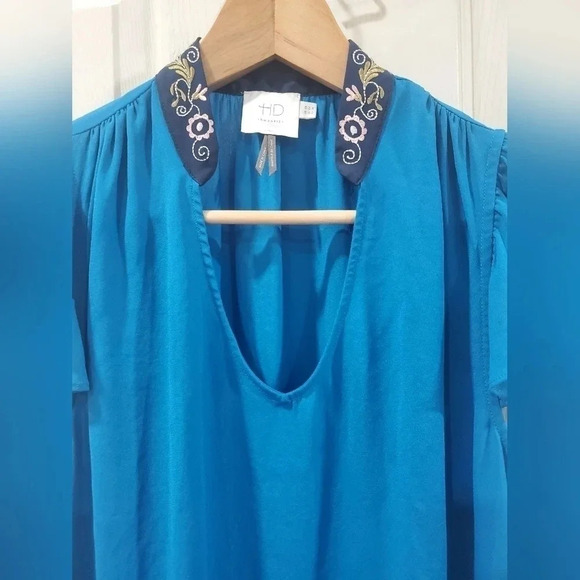 Anthropologie HD in‎ Paris sz 4 blue Flutter sleeve Embroidered Neck blouse top - Picture 3 of 10